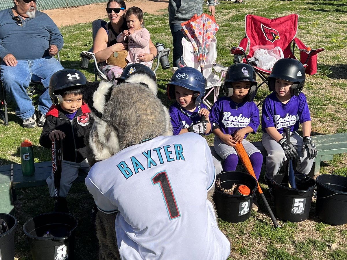 EastValleyBB's tweet photo. Dbacks mascot Baxter came out the Espee for the start of the Spring 2023 Season!  Such a fun time having him take pictures with all the Tball players! https://t.co/oug8GWX7Hh