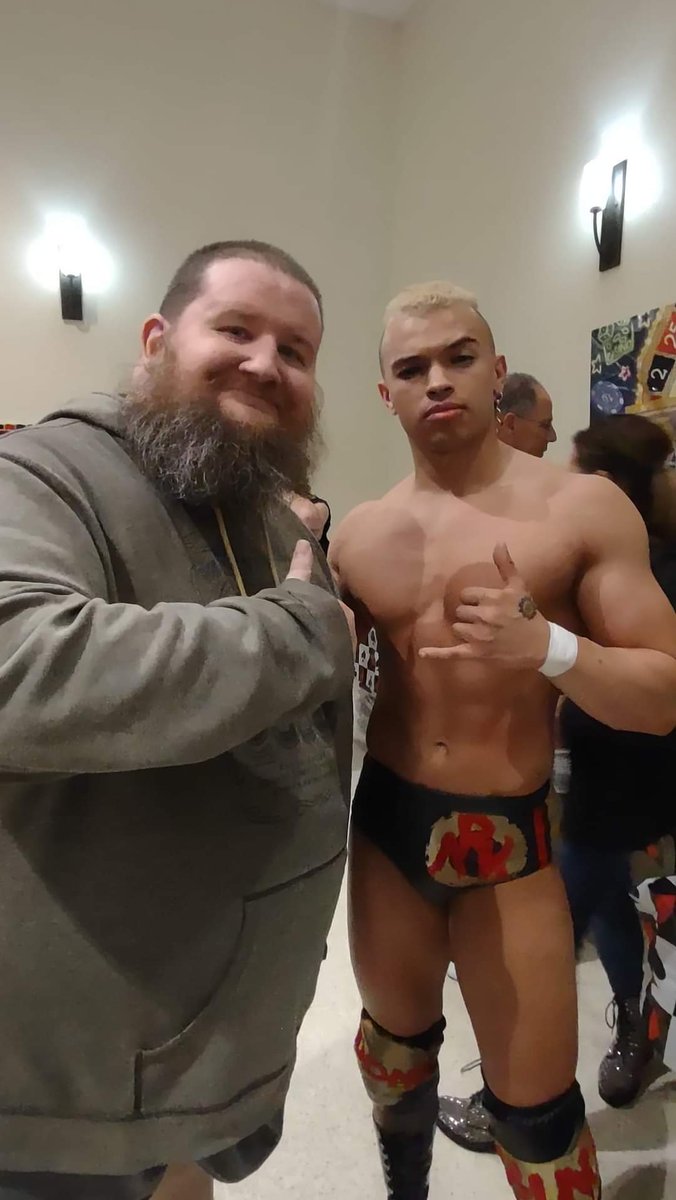 YoshiTonic's tweet photo. Okay, I promised pictures from Sunday's @PWAEvents show. Here I am with some of the excellent talent from the show https://t.co/f0Hlfa8o42