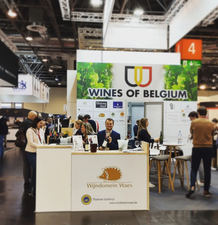 Voor het tweede jaar op rij staan we met <a href="/Belwijn/">Belgischewijnbouwers</a> op ProWein, de grootste professionele wijnbeurs ter wereld. En dat kunnen de bezoekers duidelijk appreciëren!
#prowein2023 #Belgischewijn #winesofbelgium #wijn #wine
wob.belgischewijnbouwers.be