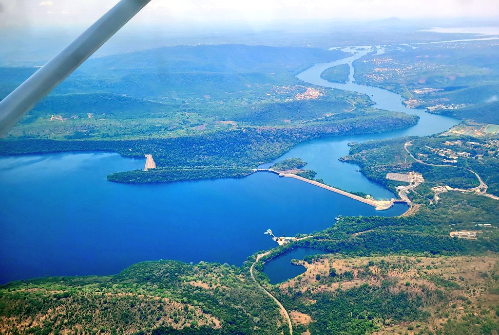 IrchadR's tweet photo. Flying over #beautifulghana is inspiring, magnificent forests and hills. A unique Volta Lake. Sometimes disheartening when you see the extent of galamsey. https://t.co/g2TNw4uldZ