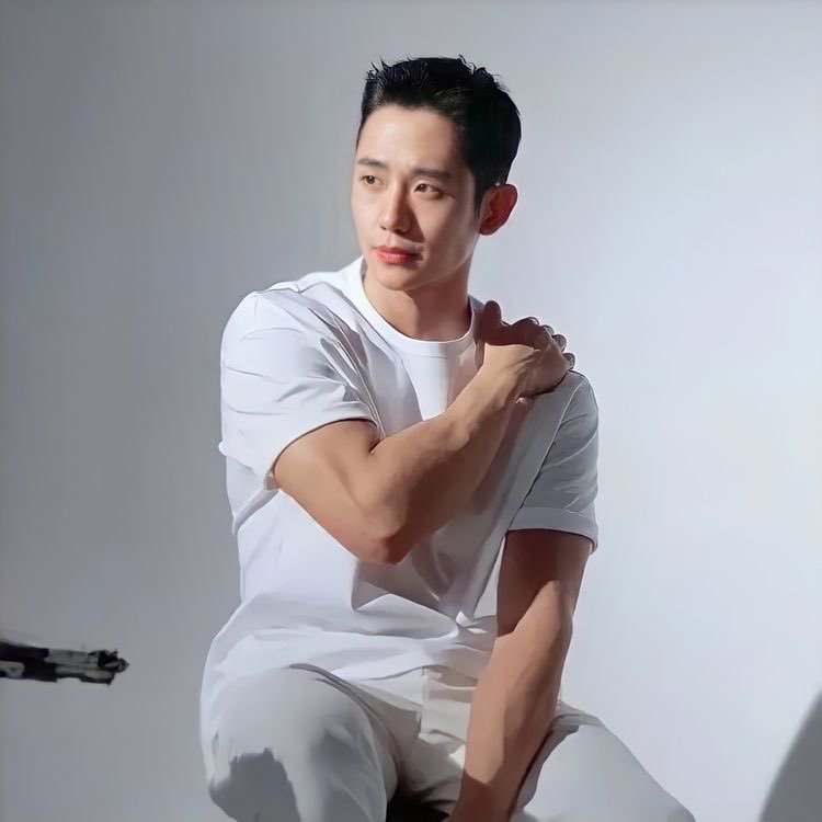 youngroscoffee's tweet photo. what is the thing with white shirt? https://t.co/QisYfdYVKH