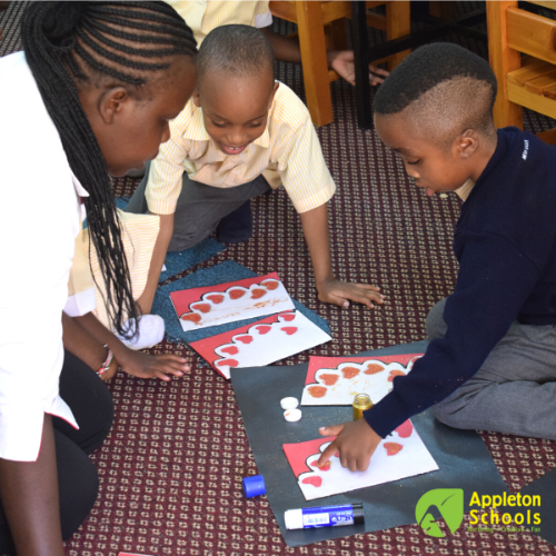 appletonschool's tweet photo. Did you know #Montessori children use mats for defined work areas, clean surfaces, independence, and respect for oneself, others, and the environment.
Mats are a powerful tool that helps children learn and develop important life skills in a Montessori classroom. #appletonschool https://t.co/387mqUPTZD
