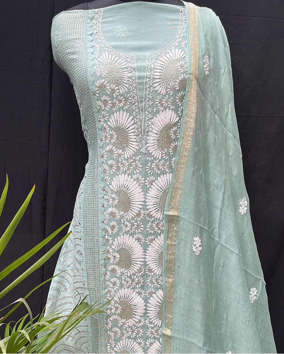 AwadhChikan's tweet photo. Sparkling the parties and events to wear this beautiful Soft Chanderi Suit with fine chikankari and beautiful embellished like baadla and mukaish work. 

#softchanderi #suitlover #ethnicwear #indianoutfit #Indianwear #chikankariwork #chikankarisuit #chikankariembroidery https://t.co/HKQEWby0vf