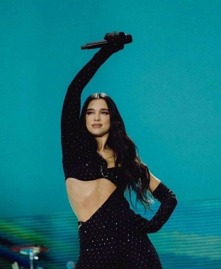 I voted #DuaLipa #FaveTourStyle #iHeartAwards ✨