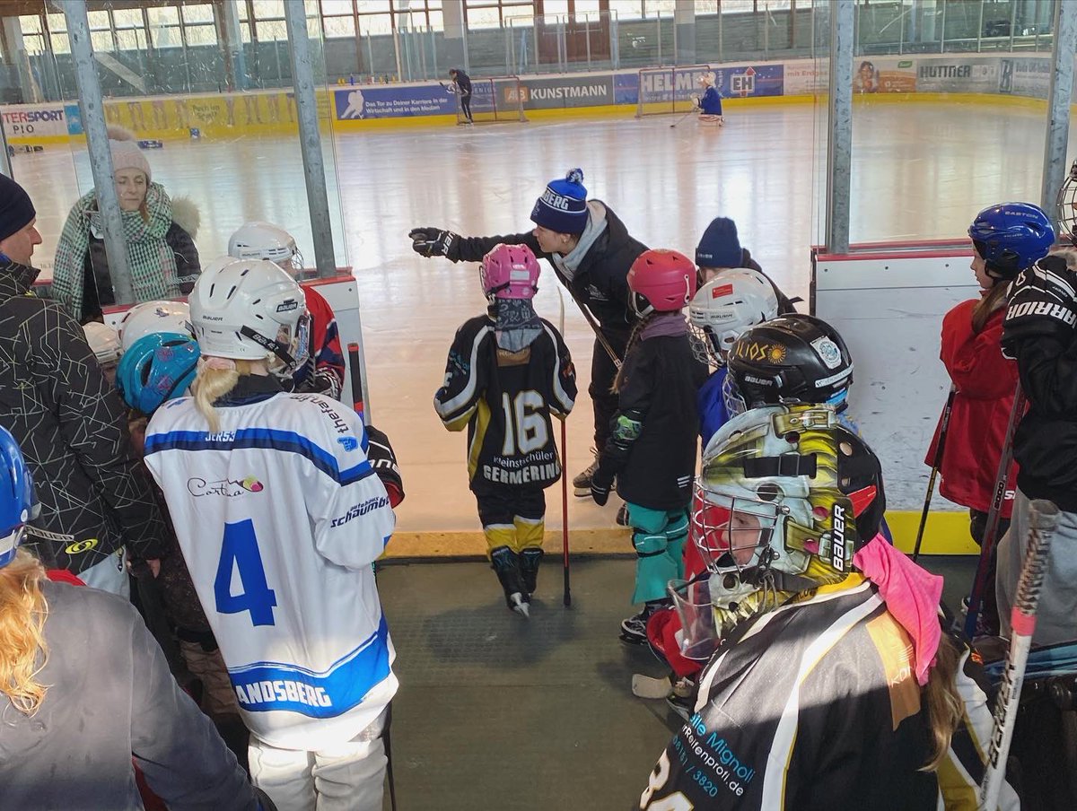 A little late to the party… 🙈

Aber vielen Dank an alle die beim Girls Day da waren und geholfen haben, dass es ein super Tag war - you guys rock 🤘🏽
_______
#girlshockey #marcelhilftunstrotzdem