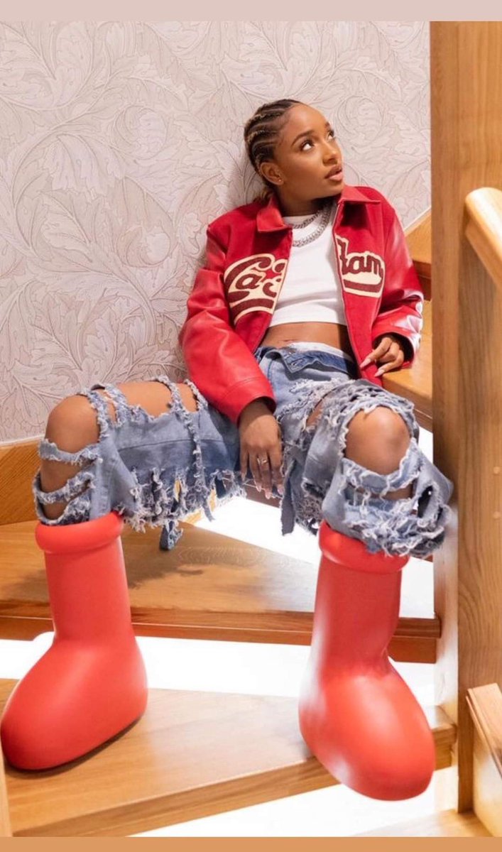 PrinceJuliusk's tweet photo. Which Ugandan celebrity do you think will buy these shoes? https://t.co/fdaOUITsm9