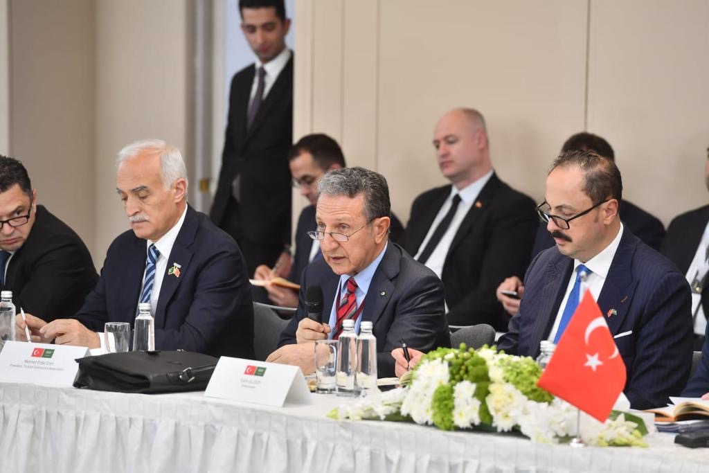 Ticaret Bakanımız Sayın Mehmet Muş başkanlığında S. Arabistan’a düzenlediğimiz müteahhitlik heyeti ziyaretinde üyelerimizin katılımıyla Altyapı ve İnşaat Forumu düzenlendi; ülkenin Ticaret, Ulaştırma ve Lojistik, Belediye, Köyişleri ve Konut bakanları ile görüşmeler yapıldı.