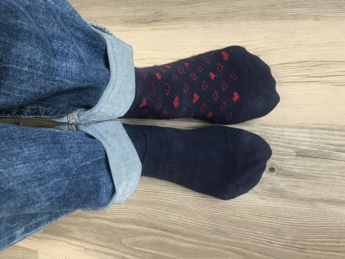 Journée mondiale de la trisomie 21 : portons des chaussettes dépareillées. Le droit à la différence #ChaussettesDépareillées #SocksBattle4DS
