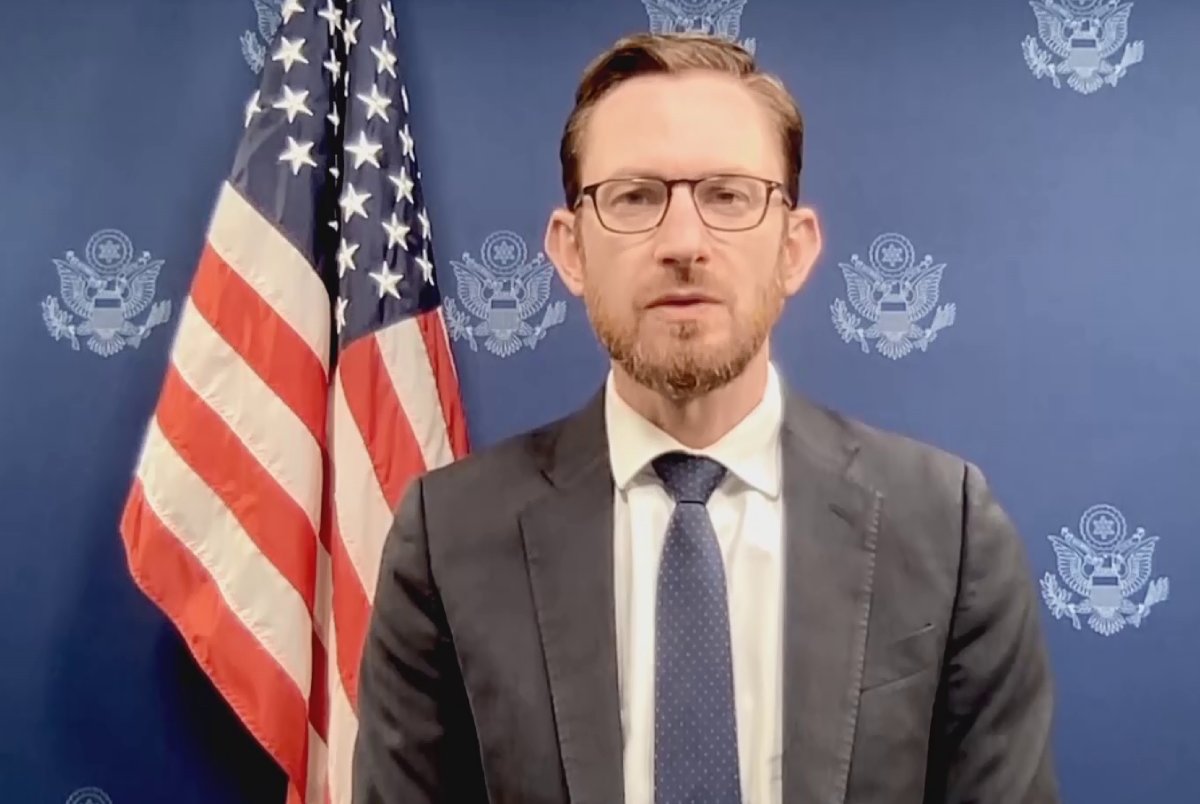 توماس وست، نماینده ویژه ایالات متحده امریکا برای افغانستان، در پیام نوروزی می‌گوید که افغان‌ها در سال گذشته با چالش‌های زیادی روبه‌رو بودند: «تعهدمان را برای پشتیبانی از تمامی افغان‌هایی که برای فردای بهتر می‌کوشند تکرار می‌کنیم.» ۲/۱
#طلوع‌نیوز