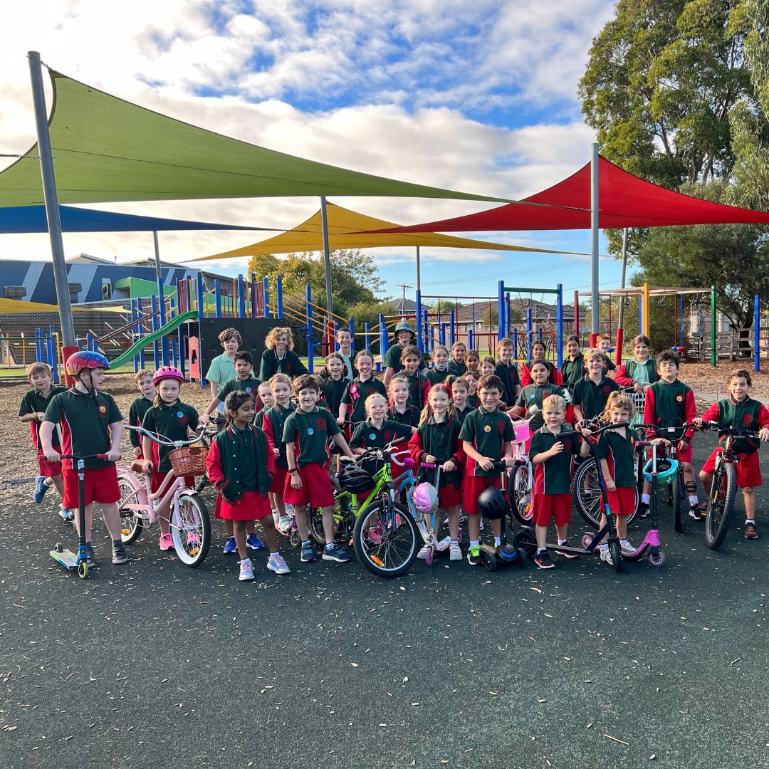 bicycle_network's tweet photo. National #Ride2SchoolDay is on this Friday! Who's going to join us to celebrate active travel to school and inspire the next generation of bike riders? 🙋😎🚲 https://t.co/xJYqrsV0Zb