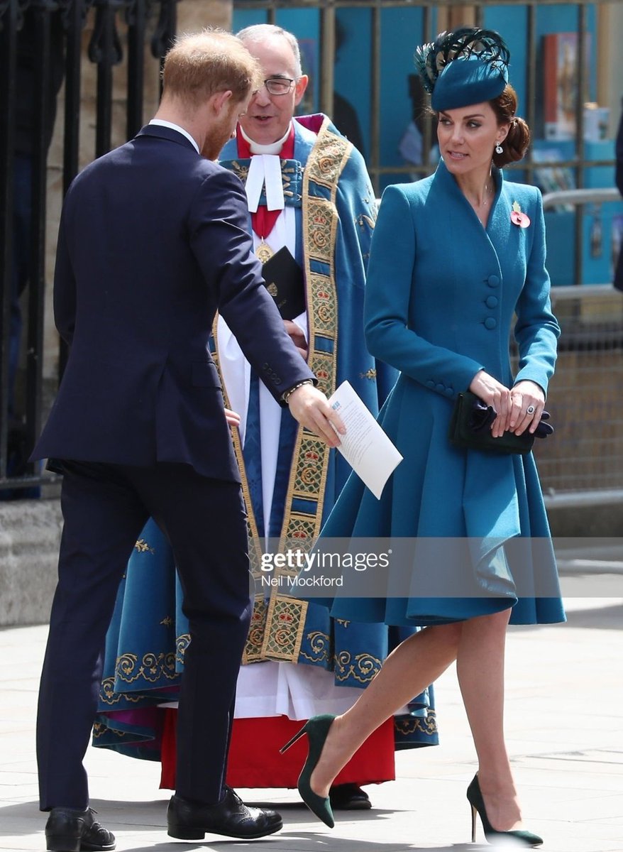 MoririBy's tweet photo. That island tolerates, pedophilia, adulterous become 👑 &amp; 👑, steal money out of the mouths of babes.
Drives honest women to suicide.
Still they want the adoration from the 🌐.
#AbolishThatFarce
#NotMyKing
#BulliamIsARacist
#PrinceOfPegging
#KKKhate https://t.co/g2pLVKukAX