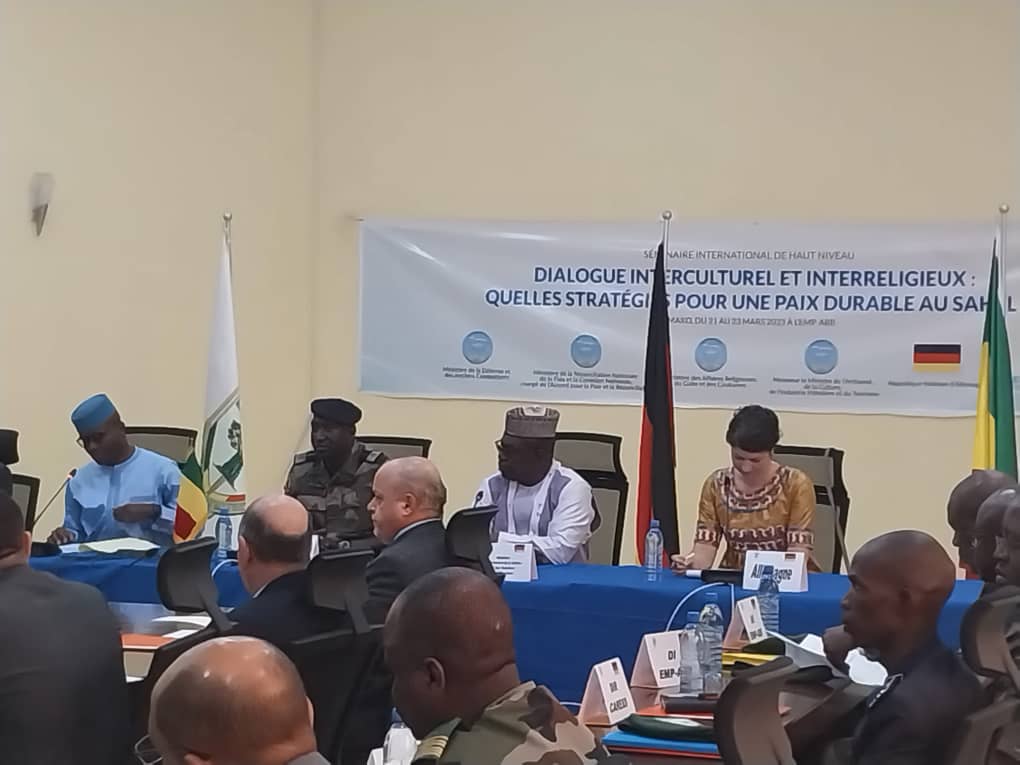 ppaterne's tweet photo. Puiser dans nos valeurs pour construire la paix au Sahel.
Suivre le séminaire 👇
https://t.co/SUTgncqtTy https://t.co/gwgHbaw2dh