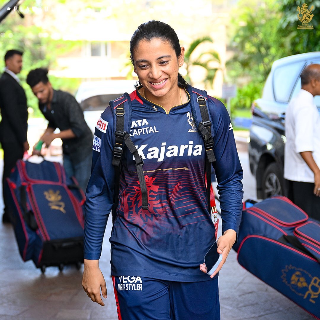 RCBWomenTweets's tweet photo. The Last Dance! 🤝

MI, here we come! 💪

#PlayBold #SheIsBold #ನಮ್ಮRCB #WPL2023 #RCBvsMI https://t.co/PwxzsMjtBY