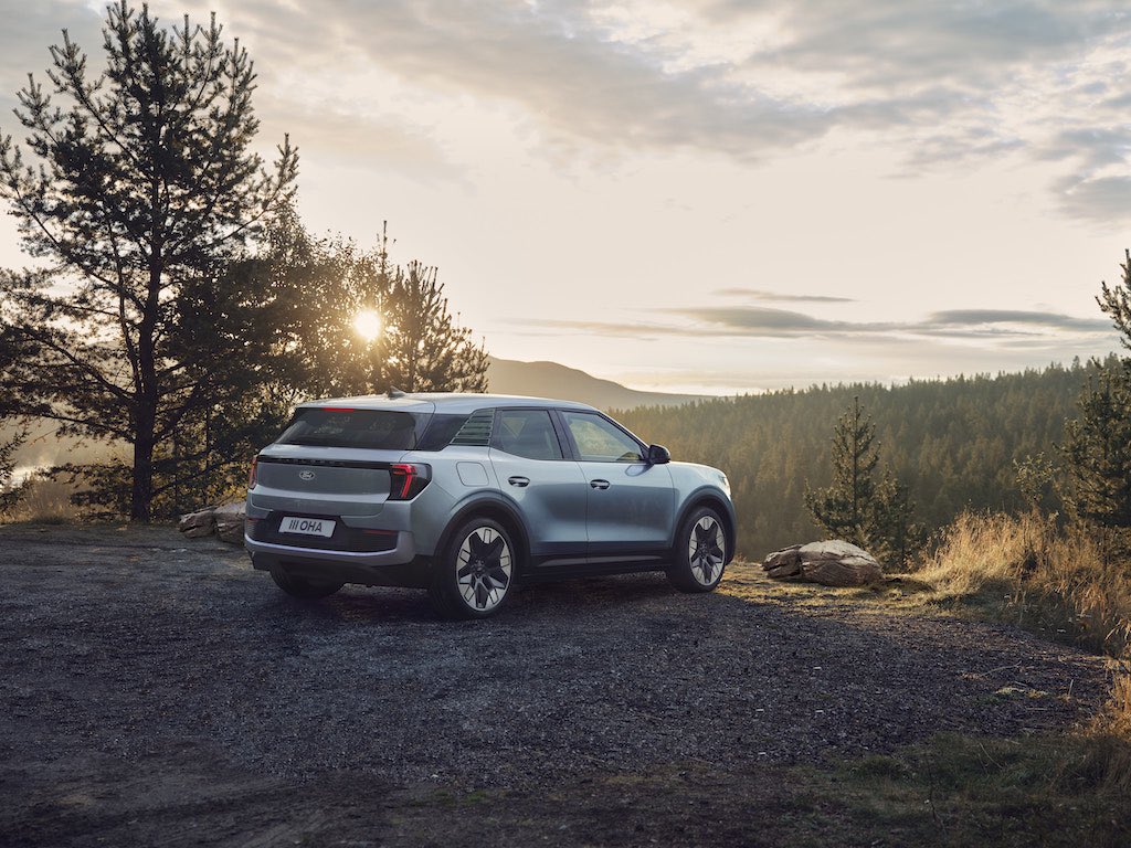 CocheSpias's tweet photo. FILTRADO! Conoce al nuevo Ford Explorer EV, el nuevo SUV eléctrico
Descubre más fotos aquí ➡️ https://t.co/WO7IBuNPzM
#ford #fordexplorer #exploring #explorerev #carnews #filtracion #leak https://t.co/esUVYZPb6n