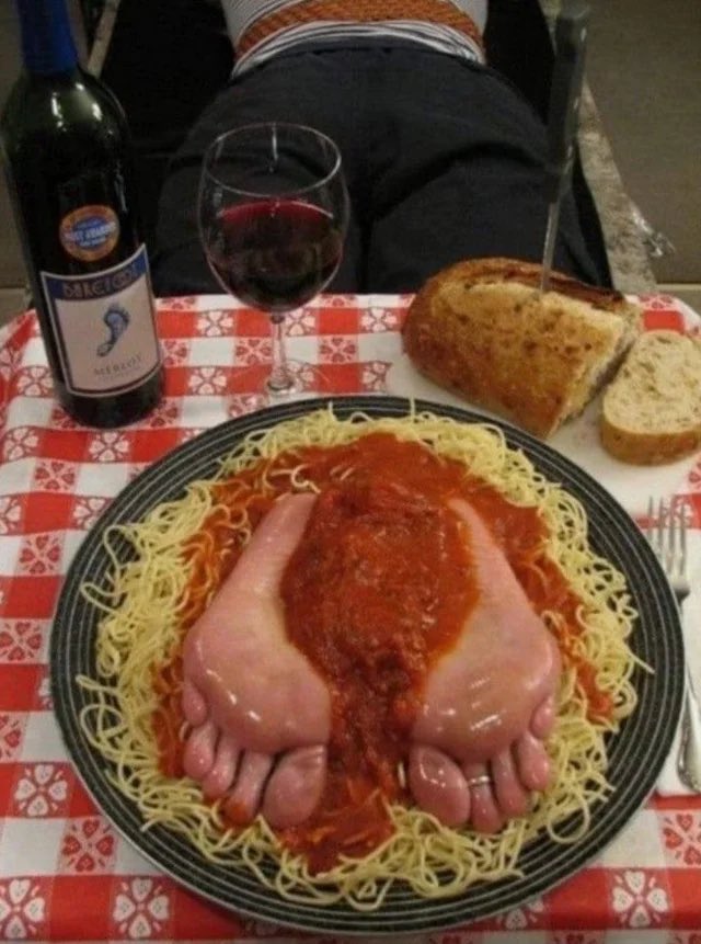 Spaghetti with Bread and Wine at University of Stuttgart 🇩🇪

💶 8.39€
