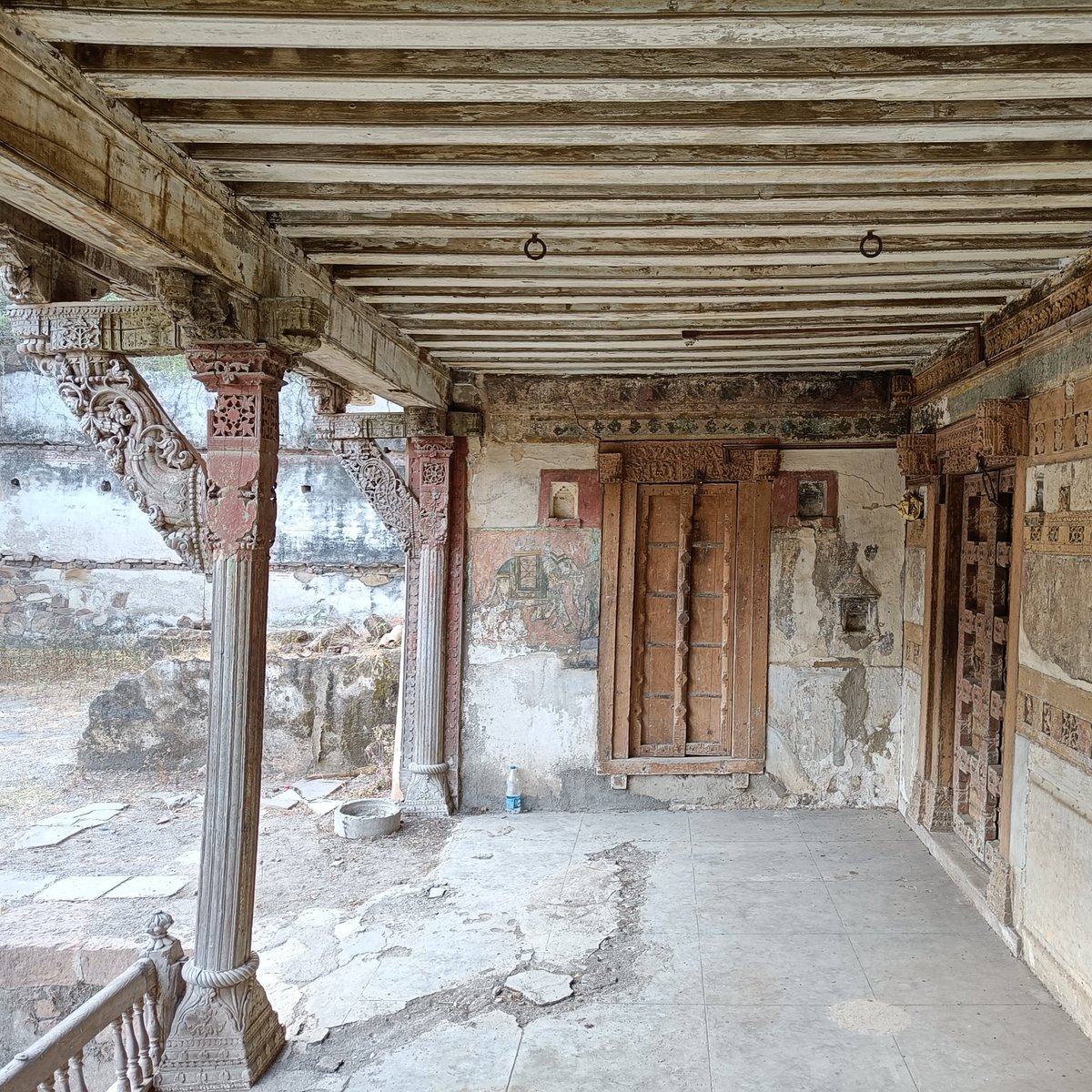 chccept's tweet photo. Glimpses from our reconnaissance in the Saurashtra region of Gujarat for the EWAP (Endangered Wooden Architecture Program), hosted at @oxford_brookes  and delivered in collaboration with @CyArk @ewap_brookes @lowercasevowels @ashna2106 @Mrudula_Mane @CeptResearch @CEPTUniversity1 https://t.co/3ZM2Hkdg8g
