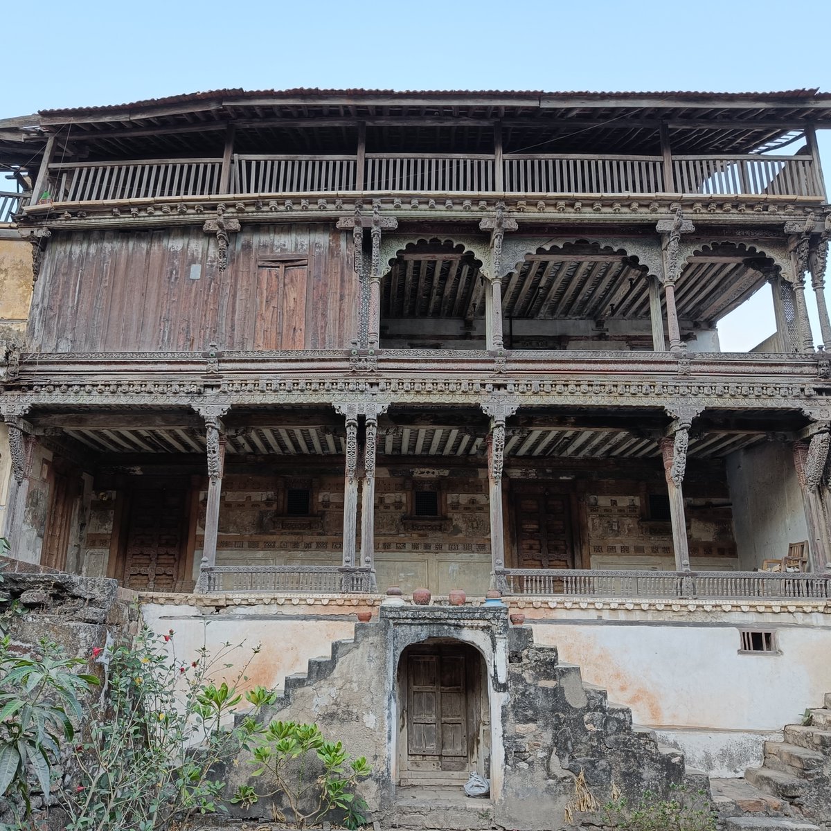 chccept's tweet photo. Glimpses from our reconnaissance in the Saurashtra region of Gujarat for the EWAP (Endangered Wooden Architecture Program), hosted at @oxford_brookes  and delivered in collaboration with @CyArk @ewap_brookes @lowercasevowels @ashna2106 @Mrudula_Mane @CeptResearch @CEPTUniversity1 https://t.co/3ZM2Hkdg8g