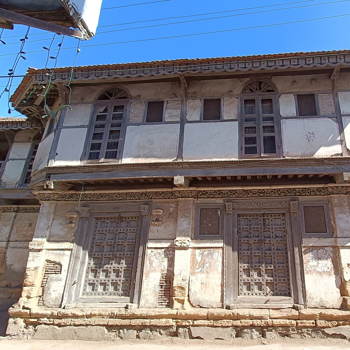 chccept's tweet photo. Glimpses from our reconnaissance in the Saurashtra region of Gujarat for the EWAP (Endangered Wooden Architecture Program), hosted at @oxford_brookes  and delivered in collaboration with @CyArk @ewap_brookes @lowercasevowels @ashna2106 @Mrudula_Mane @CeptResearch @CEPTUniversity1 https://t.co/3ZM2Hkdg8g