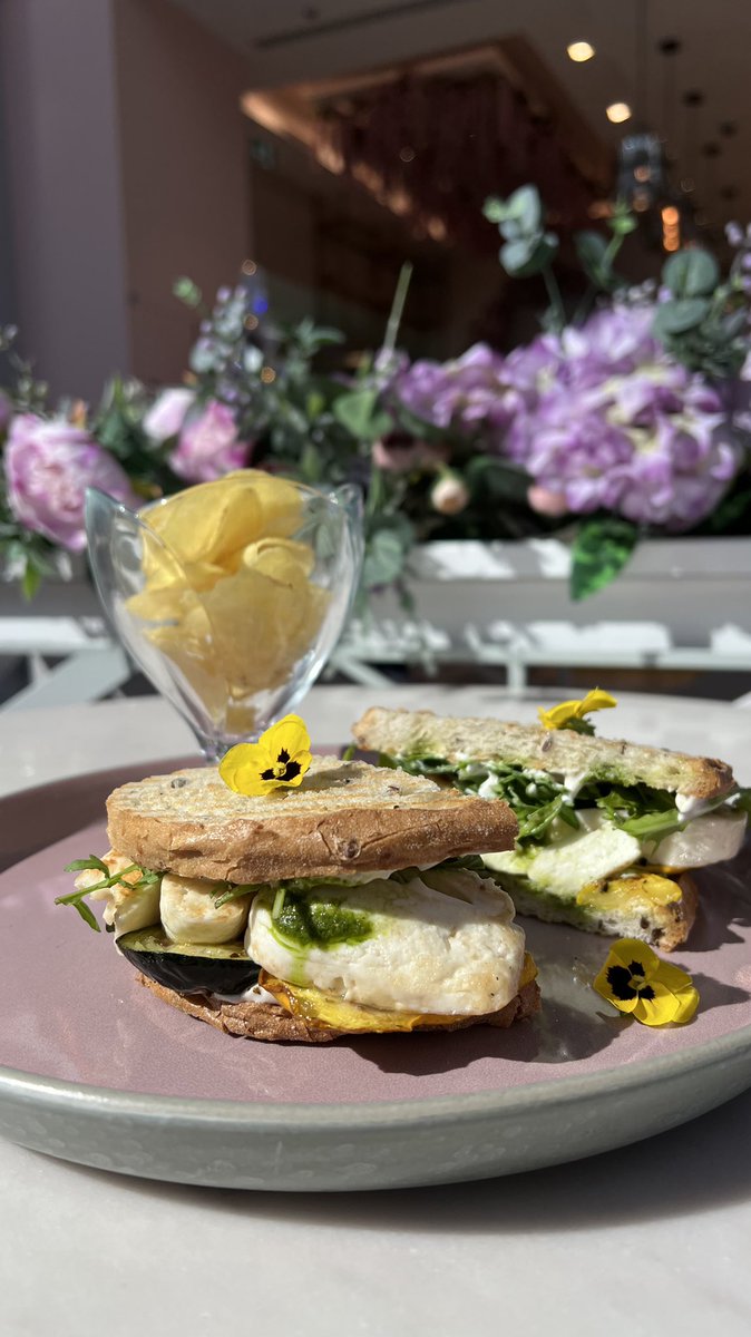 arto_coffee's tweet photo. Halloumi and grilled veggie 🥪🥀

Middle Eastern flavors and spices join forces with halloumi and roasted summer vegetables in these vegetarian sandwiches.
#artocoffee #dubai #dubaimall #Sandwich #cafe #tastyfood #breakfast #Foodie #vibes #bestfood https://t.co/sK4sz8wWig