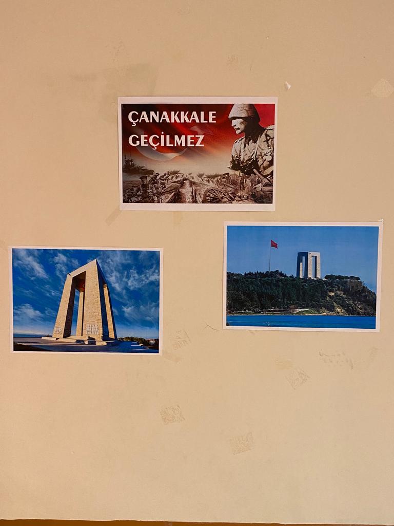 MithatpasaM's tweet photo. Mithatpaşa MTAL olarak Çanakkale Zaferi ve zaferin şehitlerini anıyoruz....
Bu topraklari vatan kılan başta Ulu önder Mustafa Kemal Atatürk  ve silah arkadaşlarını. Azîz şehitlerimizi ve gazilerimizi rahmet ve minnetle anıyoruz
@istanbulilmem
@istanbul_MTE https://t.co/HZHNdZpnos