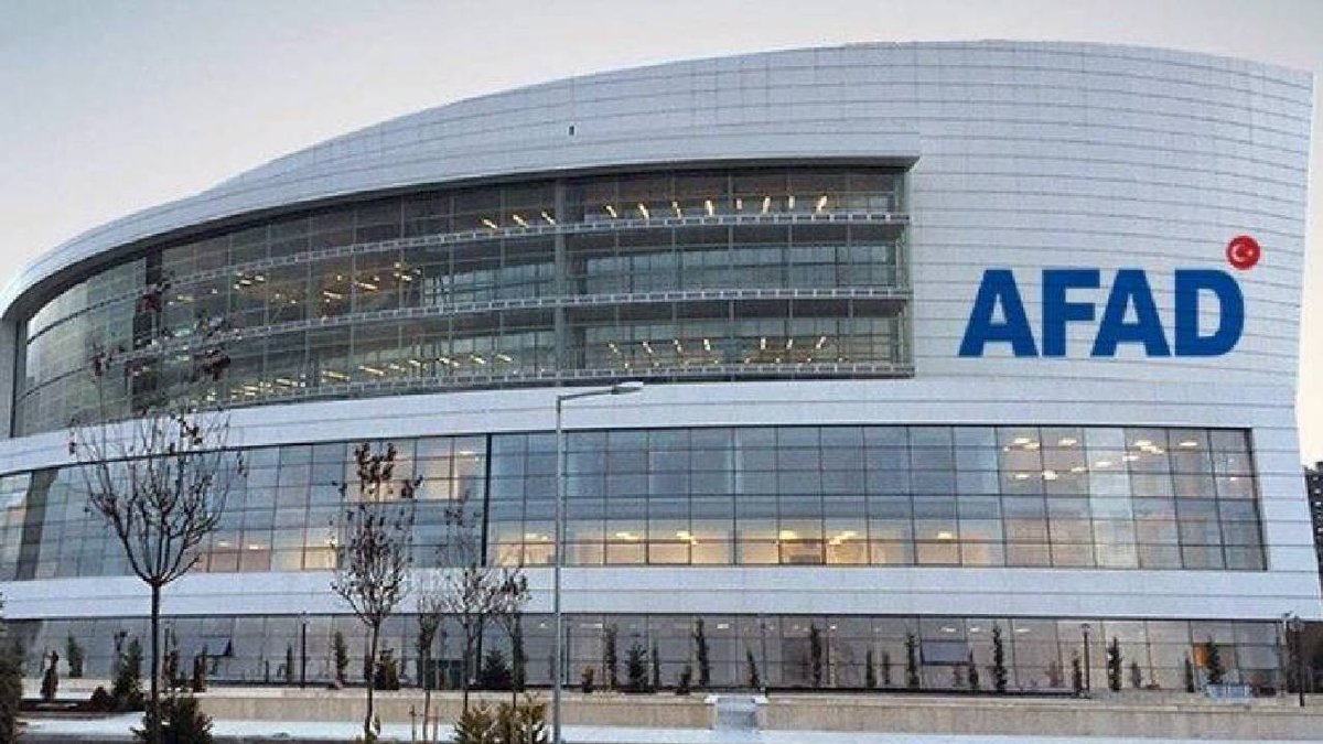 AFAD'ın Ankara'daki merkezinde evrak bölümünde şüpheli bir yangın çıktı. Savcılık, bazı evrakların zarar gördüğü yangını şüpheli bularak soruşturma başlattı