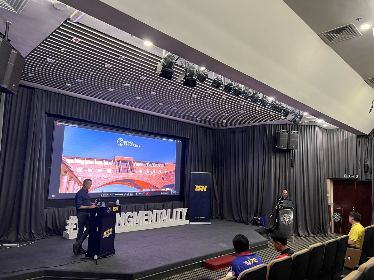 mollyfahey22's tweet photo. Associate Professor Greg Cox presents on the use of Continuous Glucose Monitoring in Sport at the Malaysian Sports Institute during the international placement for the Master of Nutrition and Dietetic Practice @BondUniversity #BUND08 @isnmalaysia https://t.co/GekapFHXZc
