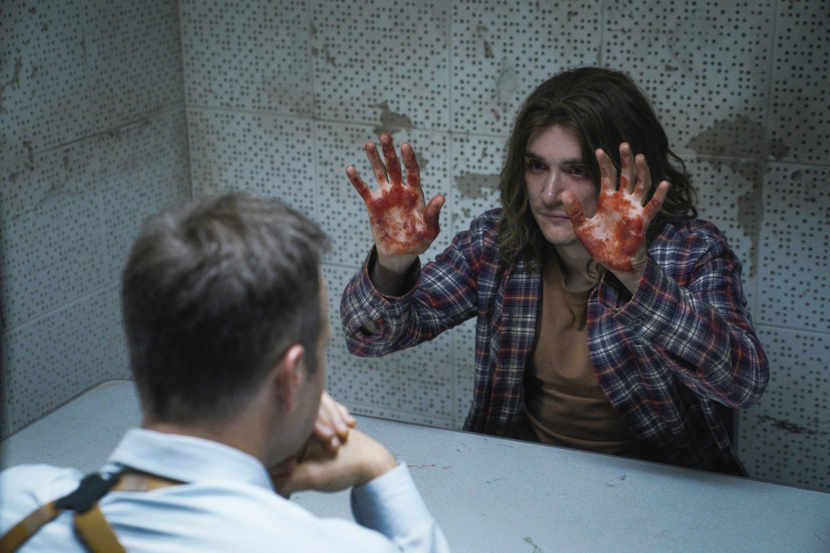 sh_xxx230's tweet image. #Interrogation
جريمة / دراما 
بطولة بيتر سارسجارد  وكايل جالنر  👏🏻 
مبني على قصة حقيقية لجريمة امتدت لأكثر من 30 عامًا حول شاب اتهم بجرم قتل والدته بوحشية. حيث تسير الحلقات مع التحقيقات المستندة لملفات التحقيق الحقيقية.

مسلسل خفيف رهيب وحبيت الساوند كثير♥️ استمتعت فيه وتابعته