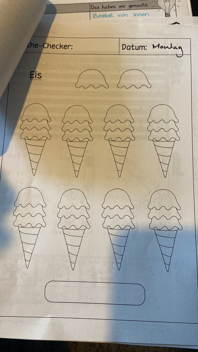 let_us_be_weird's tweet photo. Ich habe wirklich keine Ahnung was bei dieser Aufgabe gemacht werden soll. https://t.co/c4tT8sQhxC