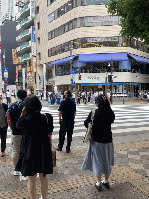 「横断歩道 スカート」のTwitter画像/イラスト(新着)
