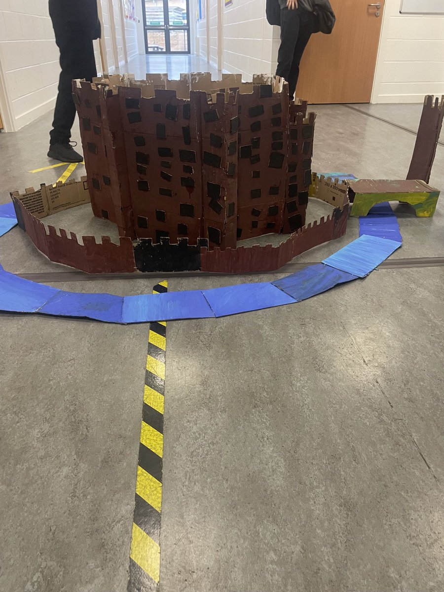 S1 ASN have been learning about Mary Queen of Scots👑. The class completed a mini project on how to create a castle and I think they have done a very good job👏🏼 @LarkhallAc