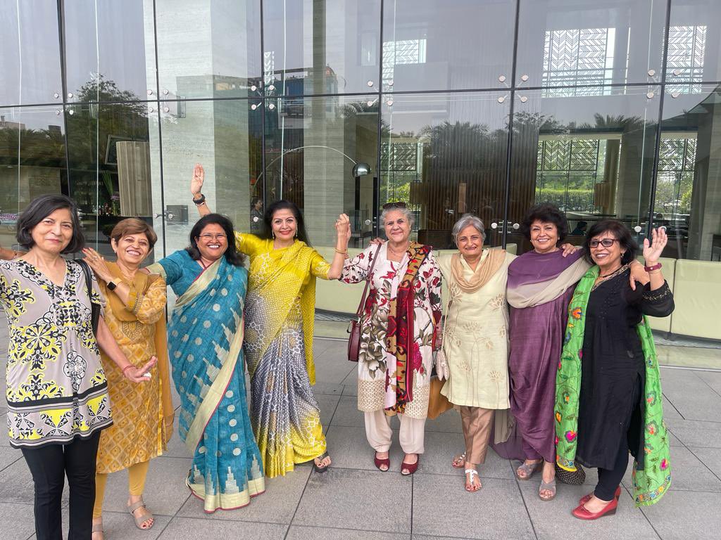 lakshmiunwomen's tweet photo. Master chefs in sarees! 
We always knew women are the original culinary magicians! 
Mater Dei girls get together hosted by dear friend Kanchan Bhalla at Westin Gurugram innovatively featured women chefs from different regions of India. We got to savour exquisite Kerala cuisine! https://t.co/0zLnNO2c4t