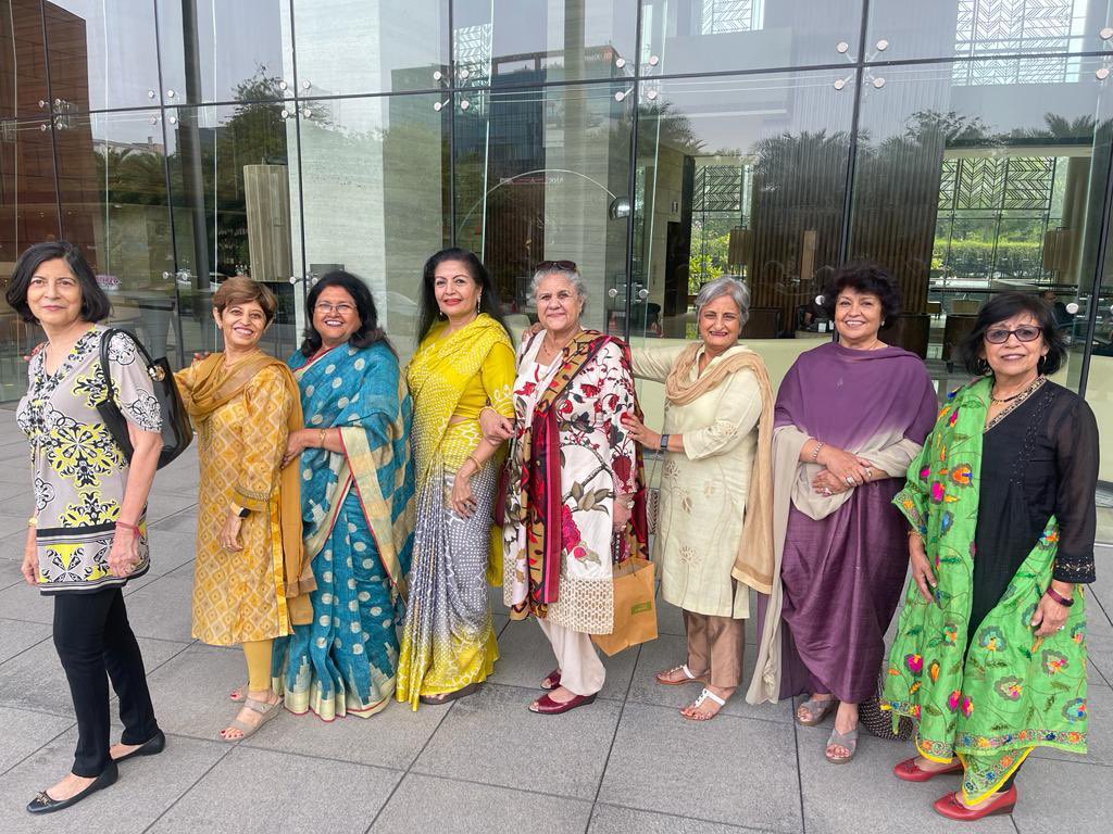 lakshmiunwomen's tweet photo. Master chefs in sarees! 
We always knew women are the original culinary magicians! 
Mater Dei girls get together hosted by dear friend Kanchan Bhalla at Westin Gurugram innovatively featured women chefs from different regions of India. We got to savour exquisite Kerala cuisine! https://t.co/0zLnNO2c4t