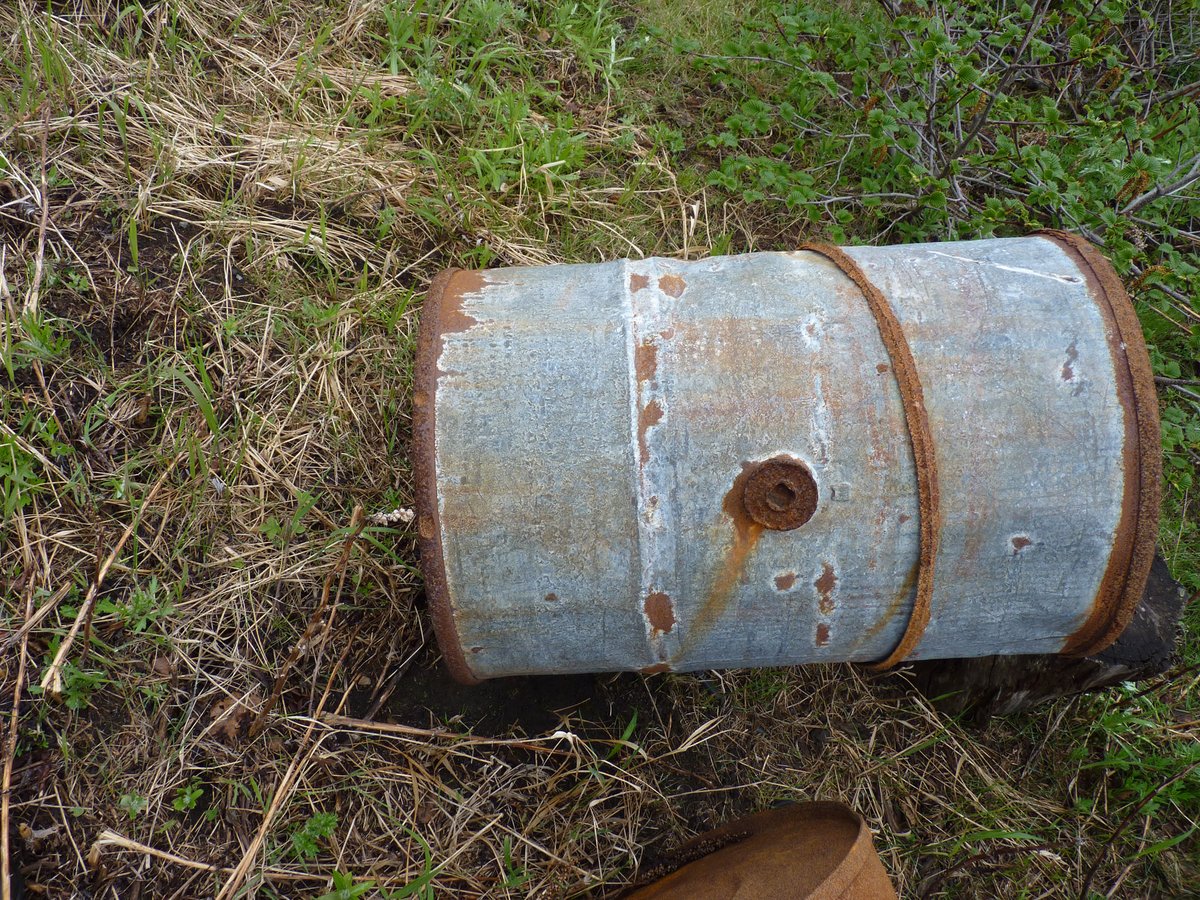 German 200-l fuel barrel, Matua (Matsuwa) island. Arrived in 1945-46 with Red Army units, from Germany (mass-used war trophy).
#kuriles
#echoofwar