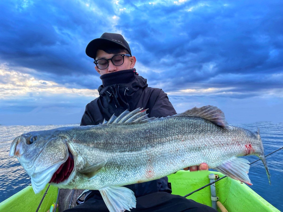 fishing0126's tweet photo. ダヴィンチ無双
70オーバーからランカーまでボコボコ
#シーバス　#ボートシーバス
#ランカーシーバス
#ダヴィンチ190 https://t.co/q1TmpM1uHQ