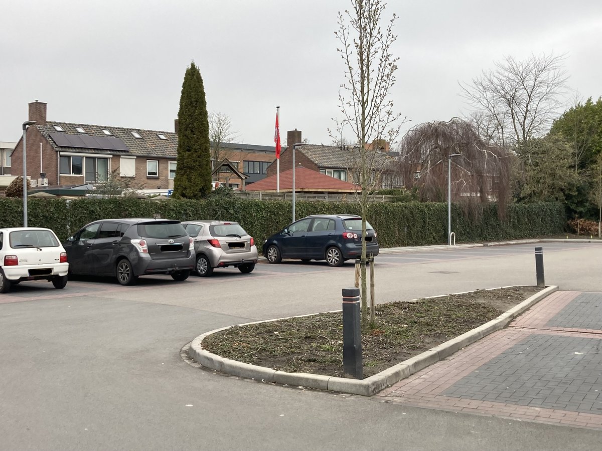 Fraaie #Greenwall Cassette langs het parkeerterrein van de #Lidl in #Beilen. 

Benieuwd naar meer afbeeldingen van onze projecten?  greenwall.nl/projects/