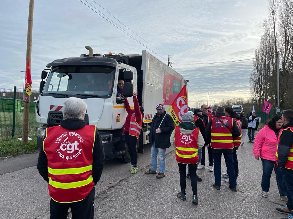 Lebienpublic's tweet photo. 🔴Réforme des retraites : l’usine d’incinération à #Dijon bloquée ce mardi matin
https://t.co/5A0jrg0b7P https://t.co/gnK0a3tM5y