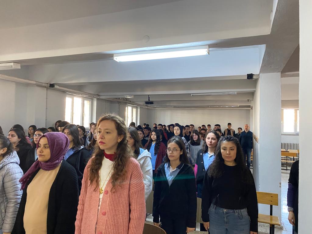 MehmetMtal's tweet photo. 18 Mart Şehitleri Anma Günü ve Çanakkale Deniz Zaferi’nin 108.yıl Dönümünde okulumuzda öğretmen ve  öğrencilerimizin hazırladığı programla Ulu Önder Gazi Mustafa Kemal Atatürk’ü, aziz şehitlerimizi ve gazilerimizi rahmetle andık. https://t.co/5v6jVpLaB1