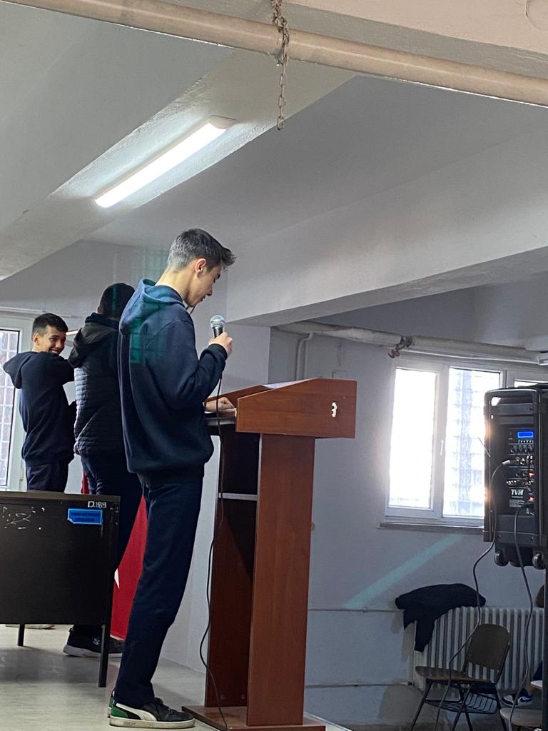 MehmetMtal's tweet photo. 18 Mart Şehitleri Anma Günü ve Çanakkale Deniz Zaferi’nin 108.yıl Dönümünde okulumuzda öğretmen ve  öğrencilerimizin hazırladığı programla Ulu Önder Gazi Mustafa Kemal Atatürk’ü, aziz şehitlerimizi ve gazilerimizi rahmetle andık. https://t.co/5v6jVpLaB1