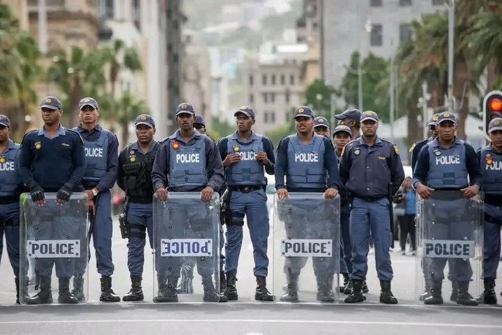 550 people have been arrested for taking part in the National Shutdown.

These people were arrested for intimidation,violence,damage to infrastructure, theft and attempt to looting.

The Gauteng province recorded is seating on 149,followed by 

#NationalShutdown #ShutdownSA