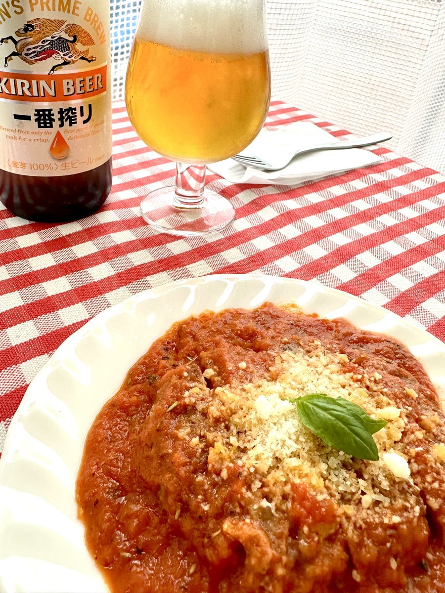 LKichencar's tweet photo. イタリアントマトソースのハンバーグ
ビールと一緒に頂きます。
毎週土曜日に芝浦4丁目で出店中
その場でお食事とお飲み物を楽しめる
スタンディングバーで
皆のご来店をお待ちしております。
港区芝浦4丁目16-25
#イタリアン 
#おしゃれキッチンカー
#キッチンカー
#foodtruck 
#キッチンカーグルメ https://t.co/tmewmnh4qn