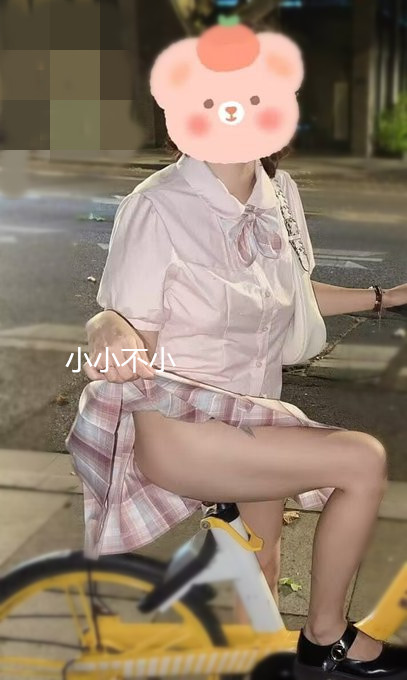 騎這個腳踏車感覺妹妹涼涼的 
#快猜猜看小小有沒有穿內褲XD https://t.co/9FT8rQBEra