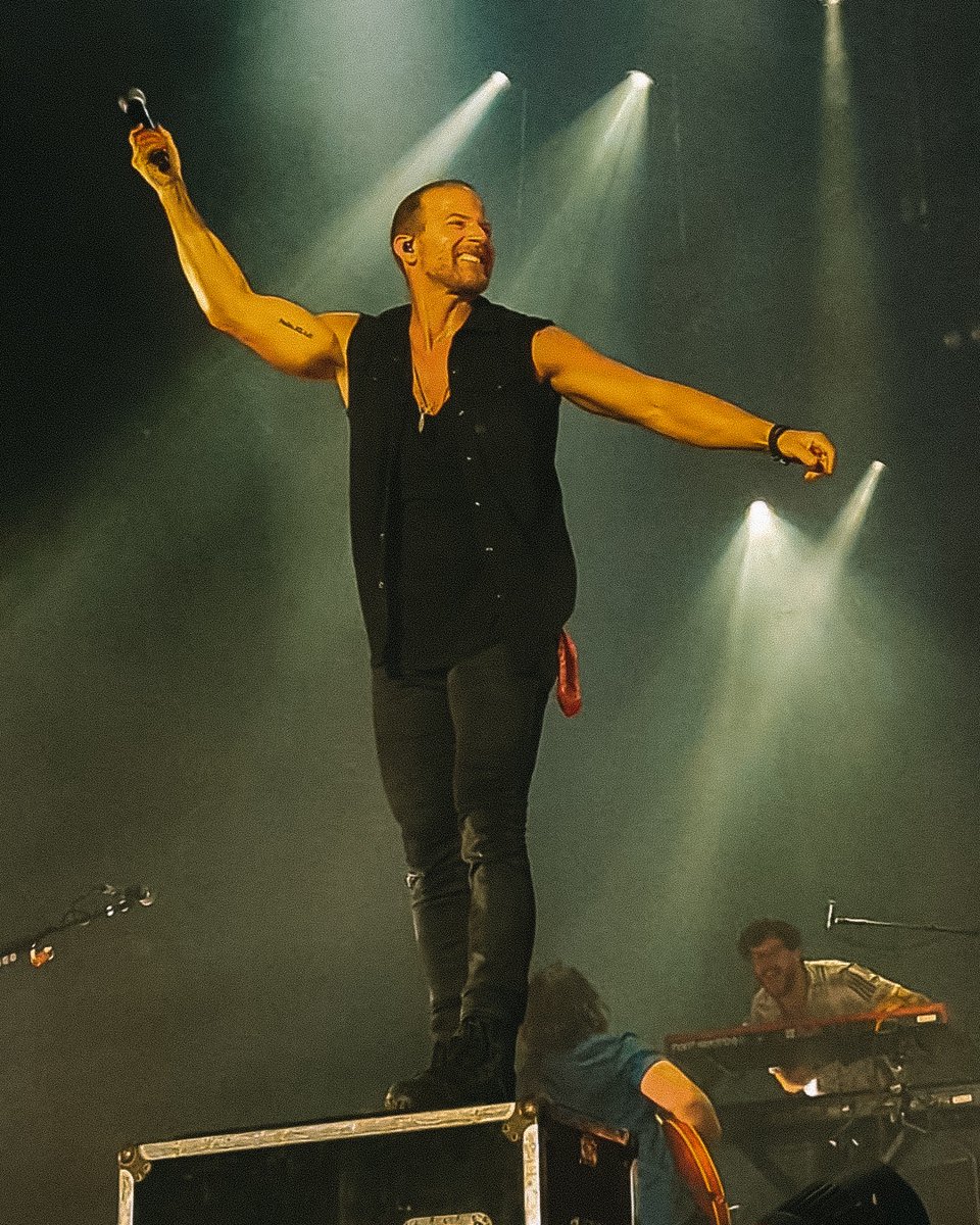 Dan___White's tweet photo. It's been way too long and 2 shows is not enough @KipMooreMusic https://t.co/ywCBdEsi1X