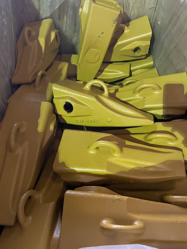 Yoki0907's tweet photo. Jiangxi Xinhang Precision Casting Co.,Ltd produce all kinds of bucket teeth with high quality and competitive price, welcome your inquiry, please contact my WhatsApp/WeChat/Zalo 008618279588875 #buckettips #excavatorspareparts #excavation #ripperteeth #puntas #unas #cuttingedge https://t.co/MER6r2REIB