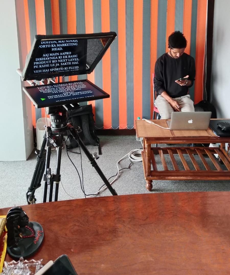 I don't fumble while addressing my audience... I use the teleprompter!
.
Complete Camera gear and teleprompter under one roof
.
To book our video interview and short film packages, click on: accordequips.com/video-producti…
.
Call us on 8080805915 or
Whatsapp: wa.me/+919152034349
