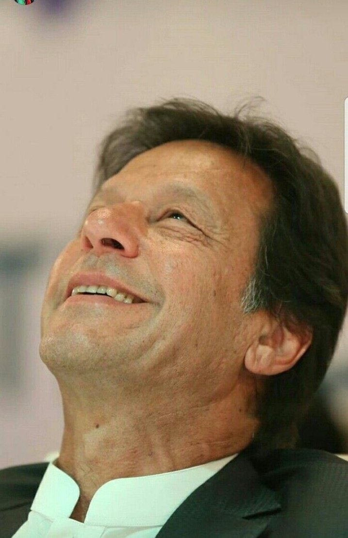 عمران خان کے بارے میں کسی نےکہا تھا کہ اسے قدرت نے ایسے کپڑے عطا کئے ہیں کہ اس کے دشمن جتنی مرضی اسکی کردار کُشی کر لیں اسکے دامن پر داغ خود بخود دھلتے جاتے ہیں ۔ شائد اسے کینسر کے مریضوں کی دعائیں ہی کافی ہیں -

   جاوید ہاشمی نے دغا دیا آج وہ کہیں کا نہیں رہا - 
 کوئی پارٹی اسے