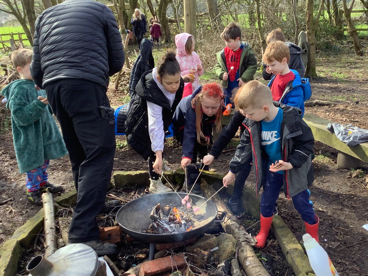 MelthamMoor's tweet photo. On Friday Year 1 thoroughly enjoyed a morning with Adam and Kay from @edensforestcic . We lit fires, built dens by weaving willow, created natural clay faces and made our own s’mores! We are excited to visit the Eden’s Forest site in June. #MMY1 #MMoutdoorlearning https://t.co/OKOp5sYOB5