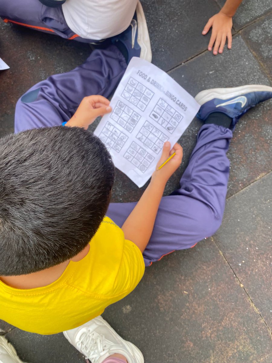 Nuestros alumnos mayores de Play English han preparado su propia clase para infantil. ¡Qué gran aprendizaje! ⛵️💜