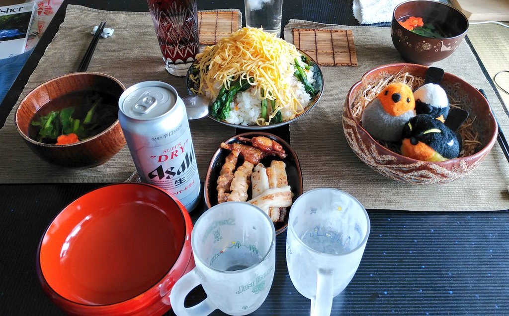 KAZU1976TOMMY's tweet image. 少し早いお花見をしながらちらし寿司とビールで乾杯🍻
今日はラジオが本当に楽しくてお酒の回りが早いです🍺 #3djs #春分の日