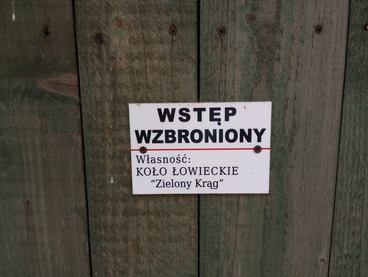 paulinalota's tweet photo. @Nasze_Lasy A tak się bawi na Mazurach warszawskie koło łowieckie Zielony Krąg. Pułapka na dziki - zakotwiczona beczka z kukurydzą, ambona 25m dalej. Barbarzyńcy. https://t.co/2bffQdsLKS