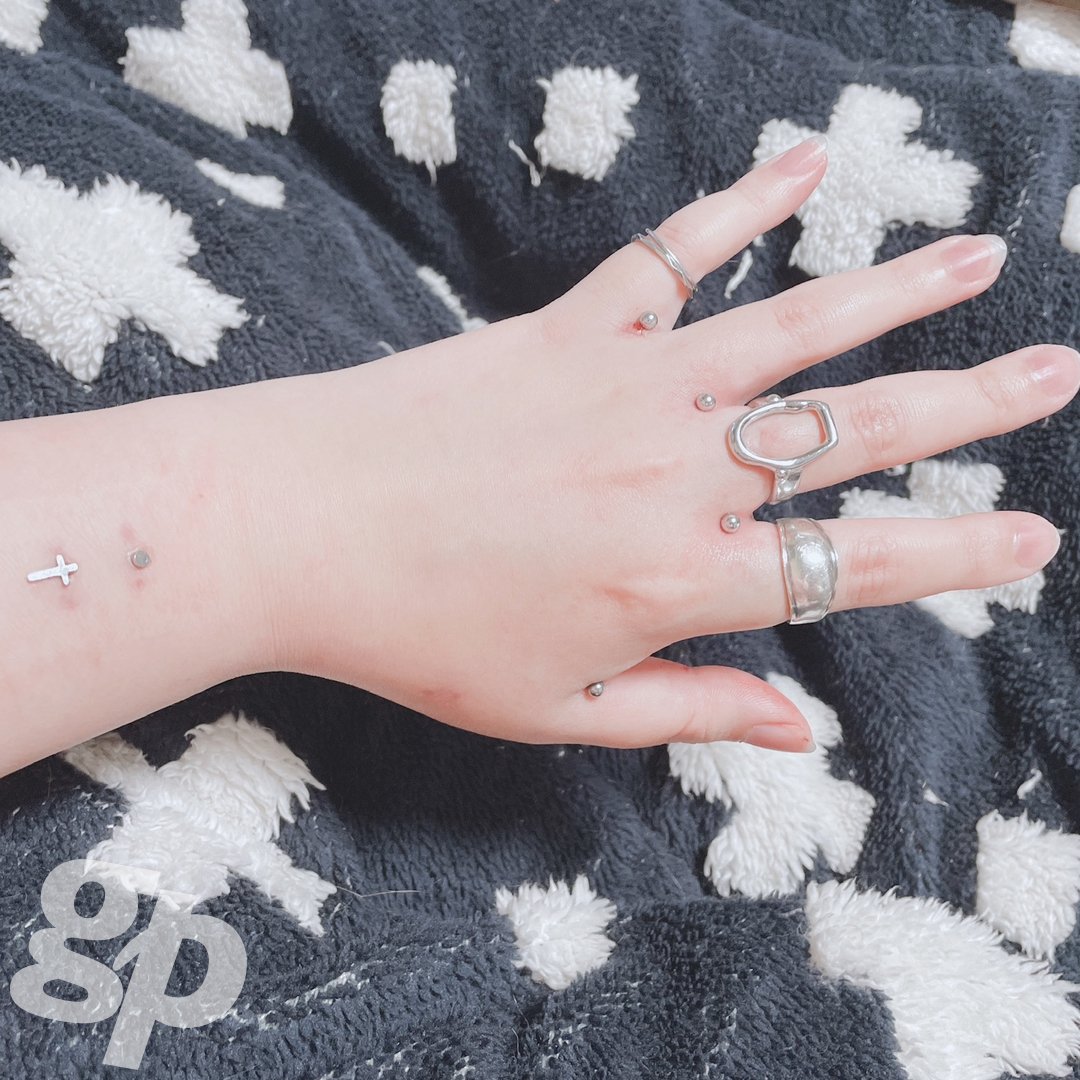 greenpiercing's tweet photo. https://t.co/iklkEknaeL
【フォトGP No.05137】りんごさんの手のボディピアス

#グリーンピアッシング #フォトGP #ボディピアス #ハンドウェブ #マイクロダーマル #ハンドウェブピアス #ダーマルアンカー #リストピアス #greenpiercing #HandwebPiercing #WristPiercing #Microdermal #Handweb https://t.co/SgkhGktGXm